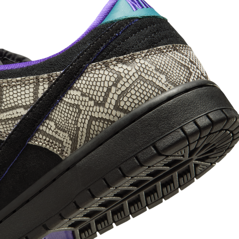 NIKE SB DUNK LOW  DASHAWN JORDAN STRING/BLACK-BRIGHT SPRUCE-FIERCE PURPLE-DARK RUSSET-BLACK