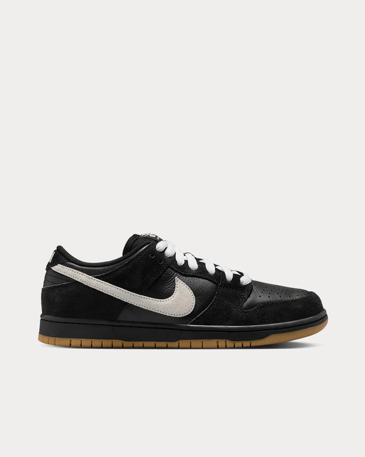 SB Dunk Low Pro Black / White Low Top Sneakers