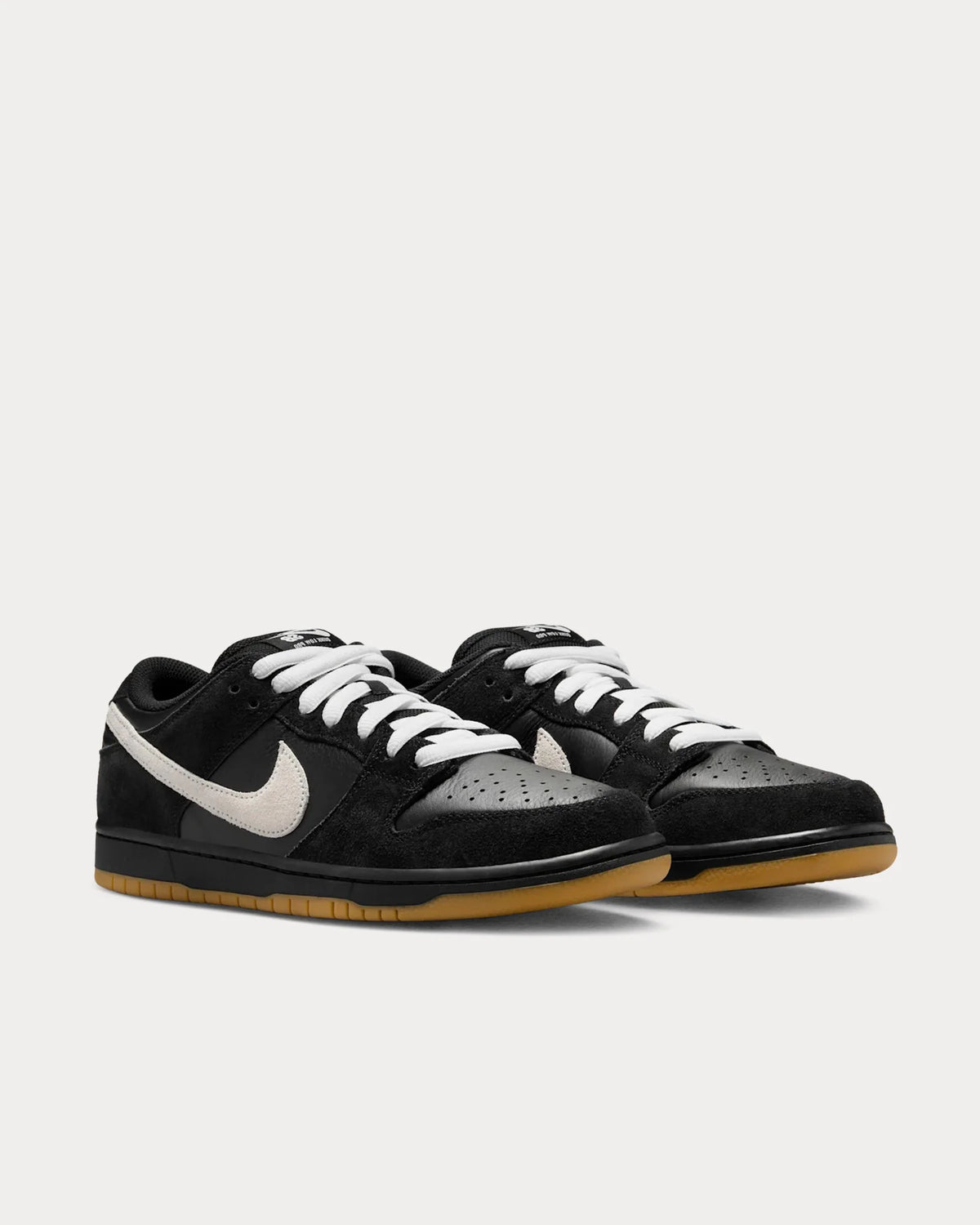 SB Dunk Low Pro Black / White Low Top Sneakers